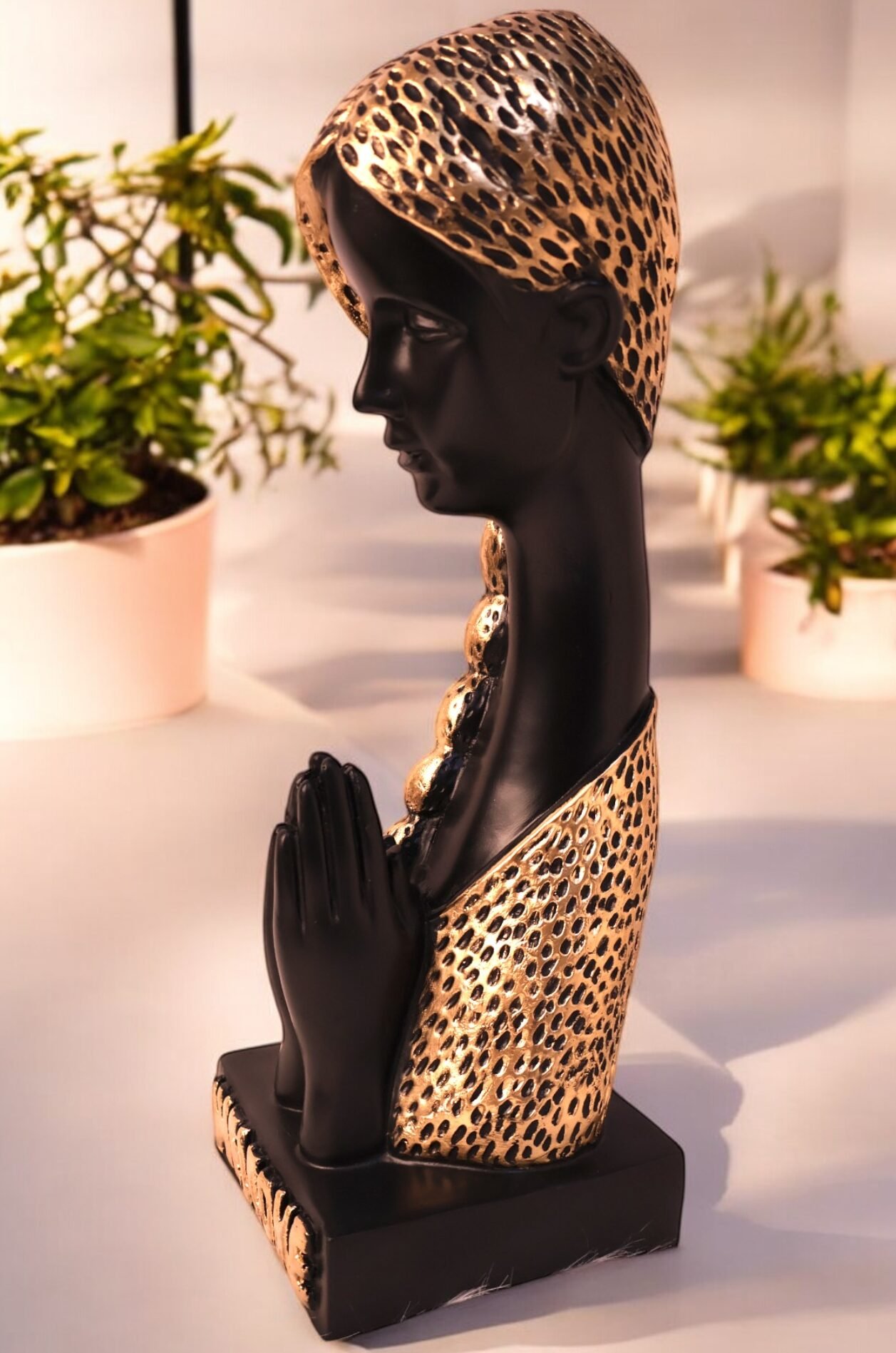 Welcome lady. Perfect for guest reception point.