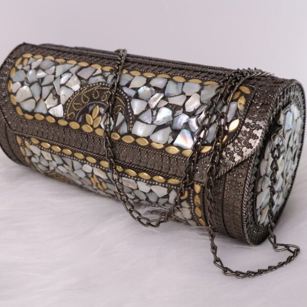 Seashell design clutch