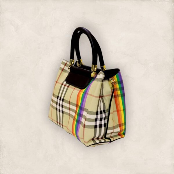 Chic Checkered Handbag - Image 4